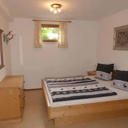 アパート Gemutliche Ferienwohnung In Weidach ロイタシュ